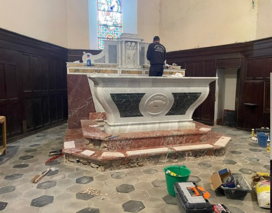 Autel du chœur pendant les travaux de restauration